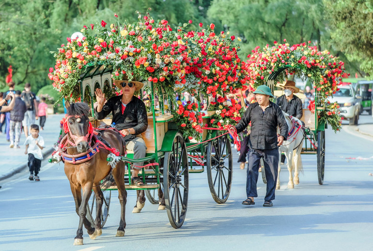 Lễ hội hoa hồng là điểm nhấn của du lịch Sa Pa trong dịp nghỉ lễ 30/4, 1/5 năm nay.