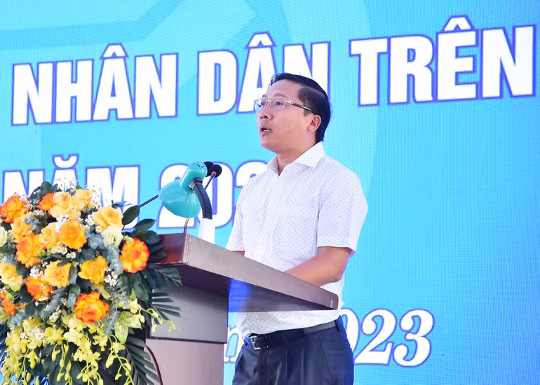 Bí thư Huyện ủy Mê Linh Nguyễn Thanh Liêm phát biểu khai mạc lễ phát động Chương trình Khám, quản lý sức khỏe cho nhân dân trên địa bàn huyện Mê Linh năm 2023. Bí thư Huyện ủy Mê Linh Nguyễn Thanh Liêm phát biểu khai mạc lễ phát động Chương trình Khám, quản lý sức khỏe cho nhân dân trên địa bàn huyện Mê Linh năm 2023.