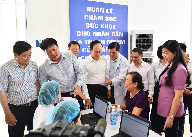 Các đại biểu tham quan quy trình khám, quản lý sức khỏe cho nhân dân tại lễ phát động Chương trình Khám, quản lý sức khỏe cho nhân dân trên địa bàn huyện Mê Linh năm 2023. Các đại biểu tham quan quy trình khám, quản lý sức khỏe cho nhân dân tại lễ phát động Chương trình Khám, quản lý sức khỏe cho nhân dân trên địa bàn huyện Mê Linh năm 2023.