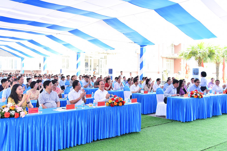 Các đại biểu dự lễ phát động Chương trình Khám, quản lý sức khỏe cho nhân dân trên địa bàn huyện Mê Linh năm 2023. Các đại biểu dự lễ phát động Chương trình Khám, quản lý sức khỏe cho nhân dân trên địa bàn huyện Mê Linh năm 2023.