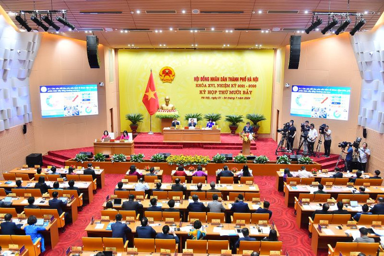 Phiên khai mạc kỳ họp thứ 17 Hội đồng nhân dân thành phố Hà Nội khóa 16 vào sáng 1/7. Ảnh: Thủy Nguyên.