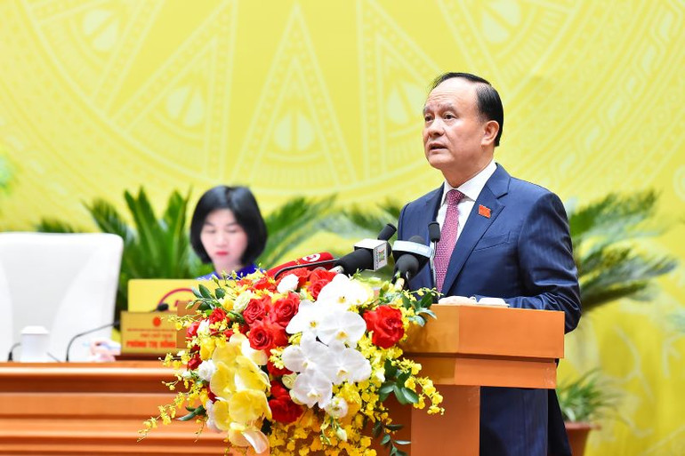Chủ tịch Hội đồng nhân dân thành phố Hà Nội Nguyễn Ngọc Tuấn phát biểu khai mạc Kỳ họp thứ 17, Hội đồng nhân dân thành phố Hà Nội khóa 16, nhiệm kỳ 2021-2026. (Ảnh: Thủy Nguyên)