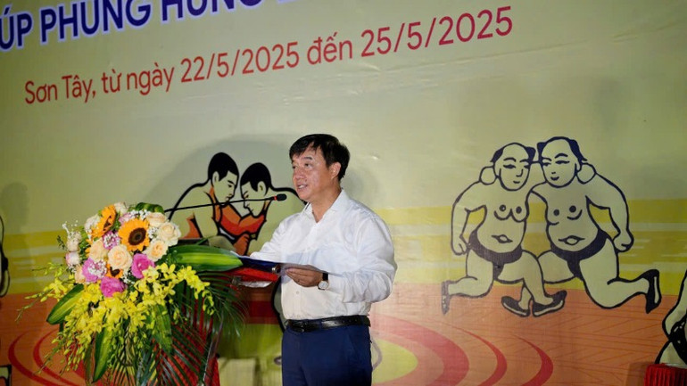 Phó Chủ tịch Ủy ban nhân dân thị xã Sơn Tây Lê Đại Thăng phát biểu khai mạc giải vật. (Ảnh: ÁNH DƯƠNG) Phó Chủ tịch Ủy ban nhân dân thị xã Sơn Tây Lê Đại Thăng phát biểu khai mạc giải vật. (Ảnh: ÁNH DƯƠNG)