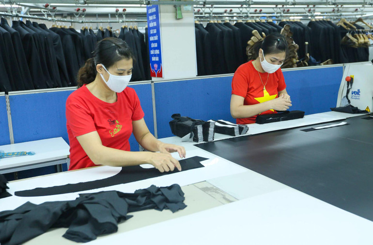 Việc chuyển đổi số được thực hiện trước tiên ở ngành sợi vì đó là khu vực có nhiều tài sản nhất, có lợi thế cạnh tranh nhất và có điều kiện tốt hơn về trang thiết bị công nghệ. (Ảnh minh họa: CTV)