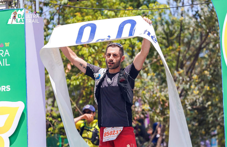 Không ngoài dự đoán, với thành tích 9 giờ 6 phút 18 giây, nam vận động viên Alessandro (Sherpa) Rizzetto Chini (Italia) đã về đích đầu tiên.