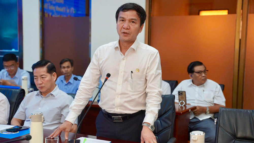 Phó Giáo sư, Tiến sĩ, bác sĩ Lê Đình Thanh, Giám đốc Bệnh viện Thống Nhất phát biểu tại buổi làm việc. img-1424.jpg