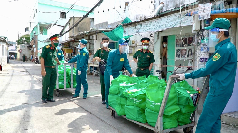 Lực lượng vũ trang thuộc Quân khu 7 tham gia hoạt động phòng chống dịch Covid-19. ndo_tr_anh-chup-man-hinh-2025-07-11-luc-103527.jpg