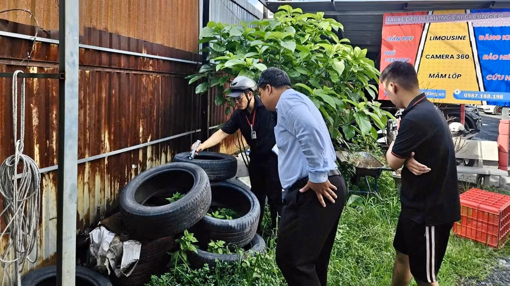 Các địa phương tại Thành phố Hồ Chí Minh chú trọng thực hiện các biện pháp phòng ngừa sốt xuất huyết sau những cơn mưa đầu mùa.