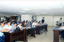 Quang cảnh buổi làm việc của Ban Đô thị (Hội đồng nhân dân thành phố Hà Nội) với các bên liên quan tại chung cư SDU.