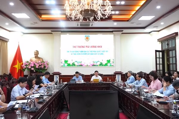 Toàn cảnh cuộc họp.