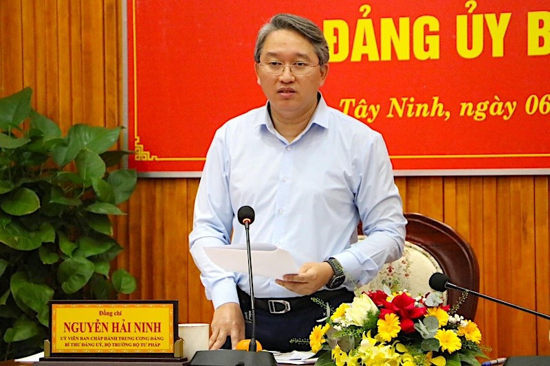 Bộ trưởng Tư pháp Nguyễn Hải Ninh tại buổi làm việc.