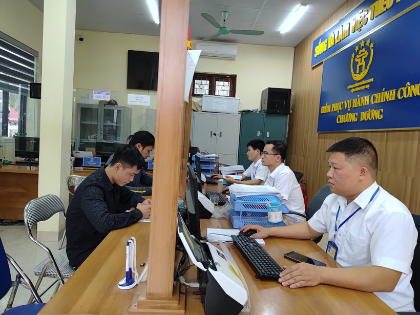 Cơ quan chức năng tích cực cải cách hành chính, phục vụ nhân dân. (Ảnh: VĂN HỌC)
