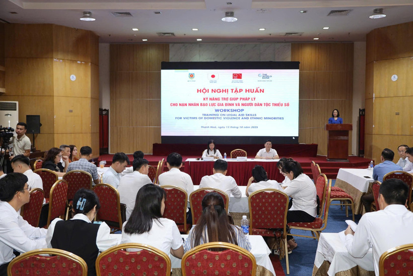 Toàn cảnh Hội nghị tập huấn kỹ năng trợ giúp pháp lý cho nạn nhân bạo lực gia đình và người dân tộc thiểu số.