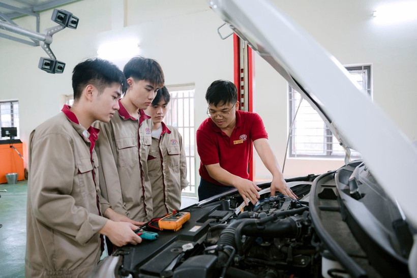 Nhiều cơ sở đào tạo đã chuyển trọng tâm từ “đào tạo nhân lực” sang “phát triển nhân lực”. (Ảnh THƯƠNG NGUYỄN)