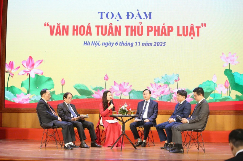 Nhiều tọa đàm, hội thảo được tổ chức để đưa Nghị quyết số 66-NQ/TW vào cuộc sống.