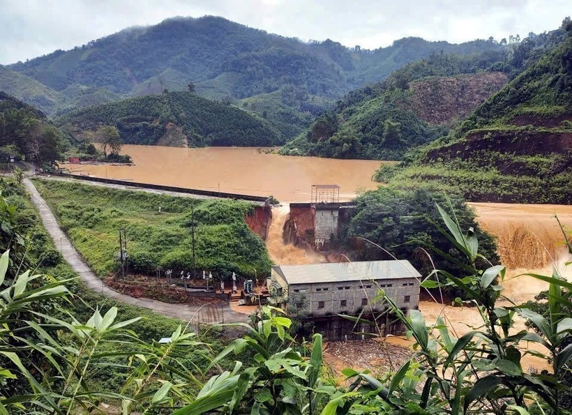 Hiện trường đập thủy điện Bắc Khê (Lạng Sơn) bị vỡ chiều 7/10/2025. (Ảnh: TTXVN)