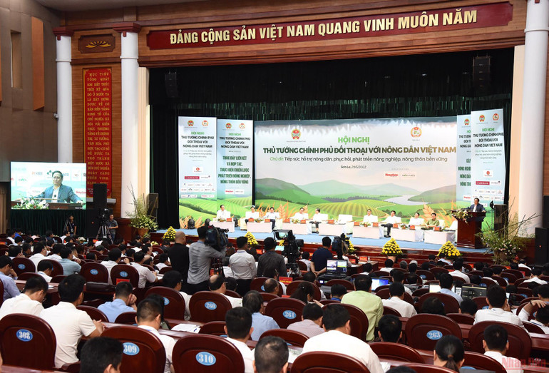 Quang cảnh Hội nghị Thủ tướng Chính phủ đối thoại với nông dân Việt Nam năm 2022. (Ảnh: TRẦN HẢI) Tiếp sức, hỗ trợ nông dân phục hồi, phát triển nông nghiệp, nông thôn bền vững -0