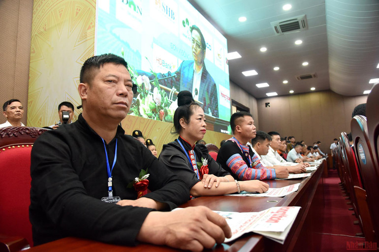 Các đại biểu nông dân tiêu biểu đại diện cho hơn 10,2 triệu hội viên nông dân cả nước tham dự hội nghị. (Ảnh: TRẦN HẢI) Tiếp sức, hỗ trợ nông dân phục hồi, phát triển nông nghiệp, nông thôn bền vững -0