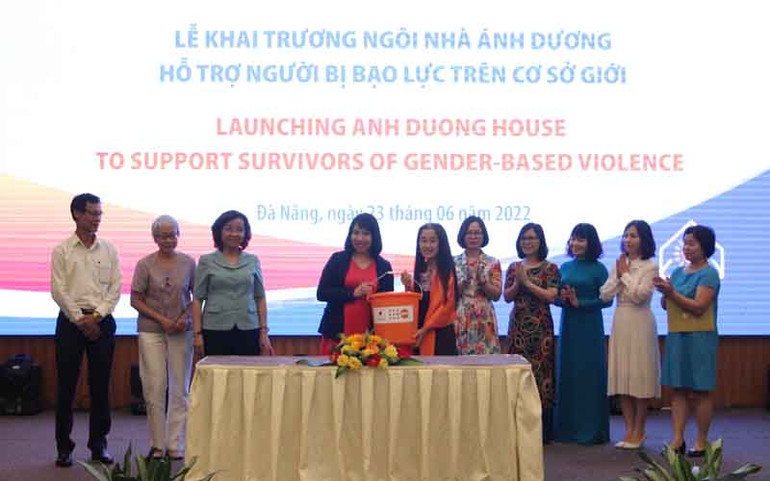 Đà Nẵng ra mắt mô hình dịch vụ một cửa trợ giúp người bị bạo lực -0