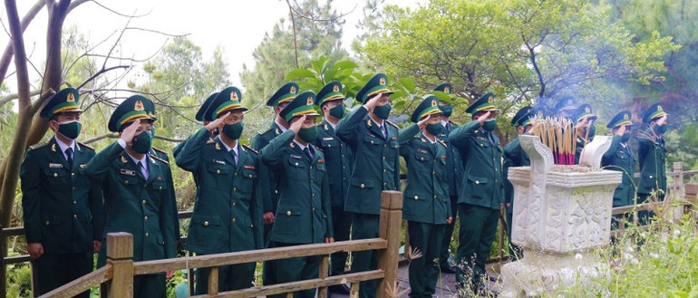 Các đại biểu trẻ tiêu biểu của Bộ đội Biên phòng viếng mộ Đại tướng Võ Nguyên Giáp. Tuyên dương 10 “Gương mặt trẻ tiêu biểu” Bộ đội Biên phòng năm 2021 -0