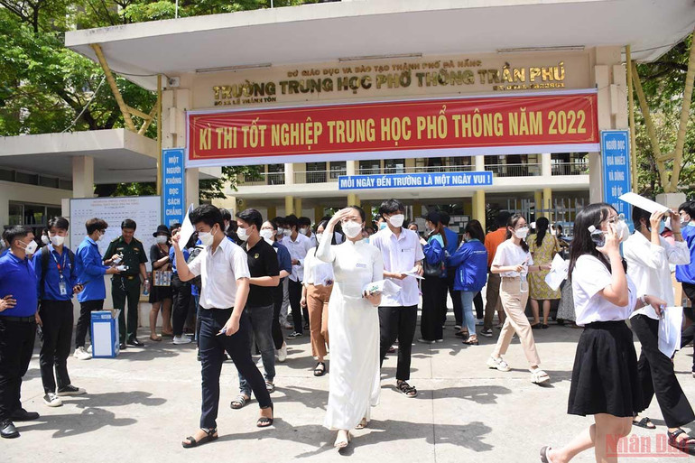 Thí sinh Đà Nẵng “than” đề Ngữ văn dài, lệnh phụ khó -0