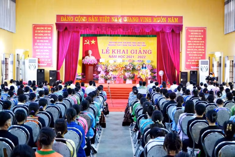 Độc đáo lễ khai giảng khó quên của học sinh cả nước trong giãn cách -0