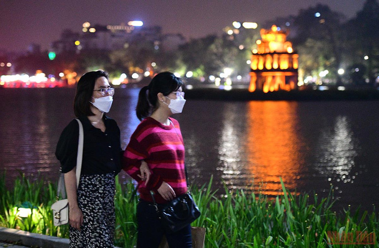  Hà Nội chính thức mở lại phố đi bộ hồ Gươm từ 18/3 -0