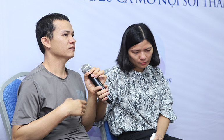 Anh Trần Văn Đức và chị Doãn Thị Thu Hoài (Kim Sơn, Ninh Bình) chia sẻ tại chương trình. Chắp cánh ước mơ làm cha mẹ cho các cặp đôi đặc biệt hiếm muộn -0