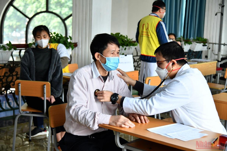 Khám bệnh nhân đạo, cấp thuốc miễn phí cho thanh thiếu niên có hoàn cảnh đặc biệt khó khăn -0