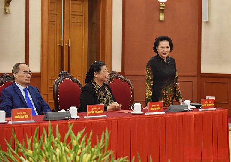 Đồng chí Nguyễn Thị Kim Ngân, nguyên Ủy viên Bộ Chính trị, nguyên Chủ tịch Quốc hội, phát biểu tại buổi lễ. (Ảnh: Trần Hải) Trao quyết định cho các đồng chí nguyên Ủy viên Bộ Chính trị nghỉ hưu -0