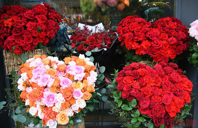 Thị trường quà tặng Valentine 2022: Đa dạng sản phẩm, mua sắm online lên ngôi -0