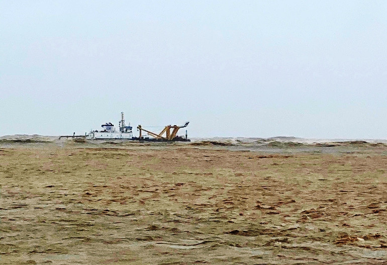 Khẩn cấp cứu 28 thuyền viên gặp nạn trên biển Quảng Trị -0