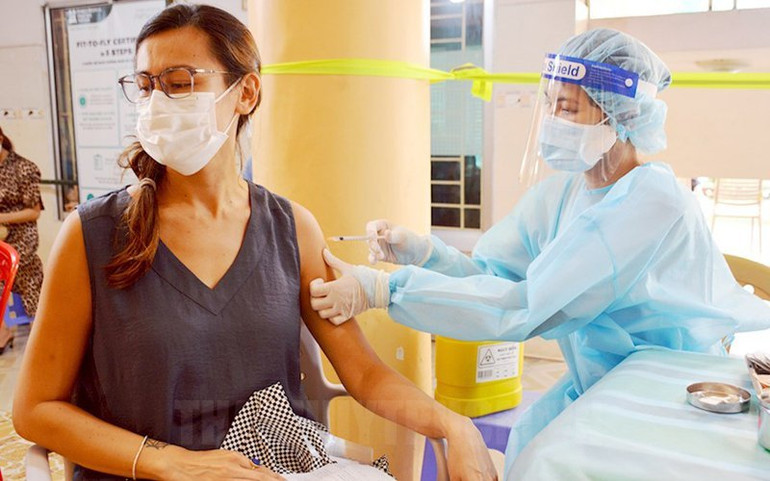 Tiêm chủng vaccine Covid-19: Không phân biệt người Việt Nam hay nước ngoài -0