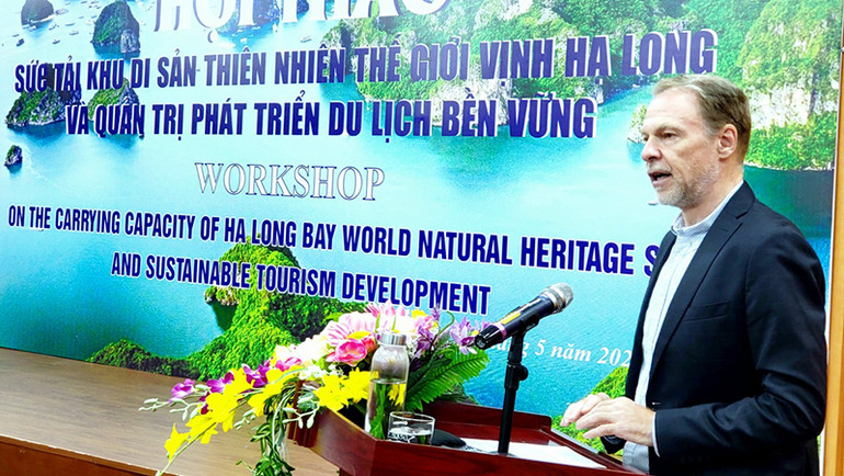 Ông Christian Manhart, Trưởng Đại diện Tổ chức UNESCO tại Việt Nam phát biểu tại hội thảo. Quảng Ninh khai thác hài hòa và bền vững vịnh Hạ Long -0