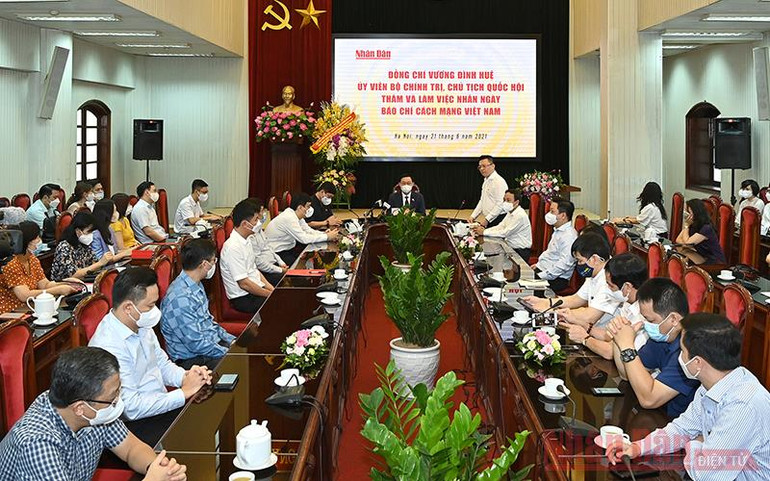 Báo Nhân Dân là một trong những tờ báo chủ lực có đóng góp rất nhiều vào tổ chức, hoạt động của Quốc hội -0