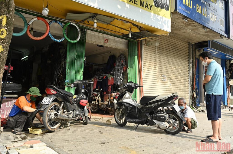 Hà Nội nhộn nhịp trở lại trong ngày đầu nới lỏng giãn cách -0