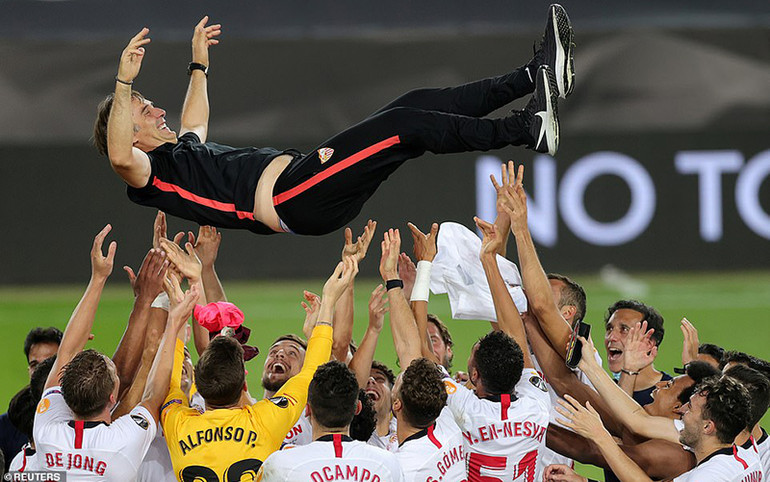 Sevilla và chuyện về chiếc chậu thau đong đầy nước mắt ảnh 2 Sevilla và chuyện về chiếc chậu thau đong đầy nước mắt -0