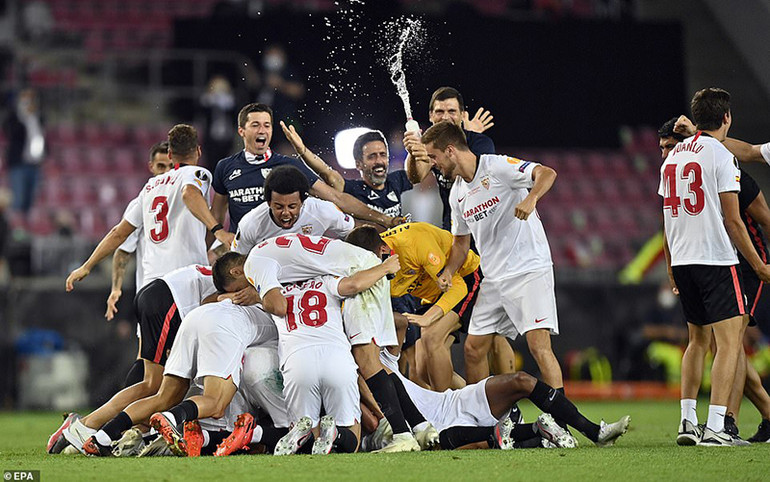 Sevilla và chuyện về chiếc chậu thau đong đầy nước mắt ảnh 1 Sevilla và chuyện về chiếc chậu thau đong đầy nước mắt -0