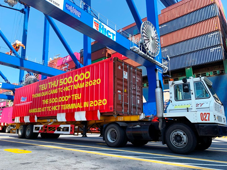 Container thứ 500 nghìn được xếp dỡ từ tàu Hyundai Busan của hãng tàu HMM. Nửa triệu container qua Tân cảng Hải Phòng -0