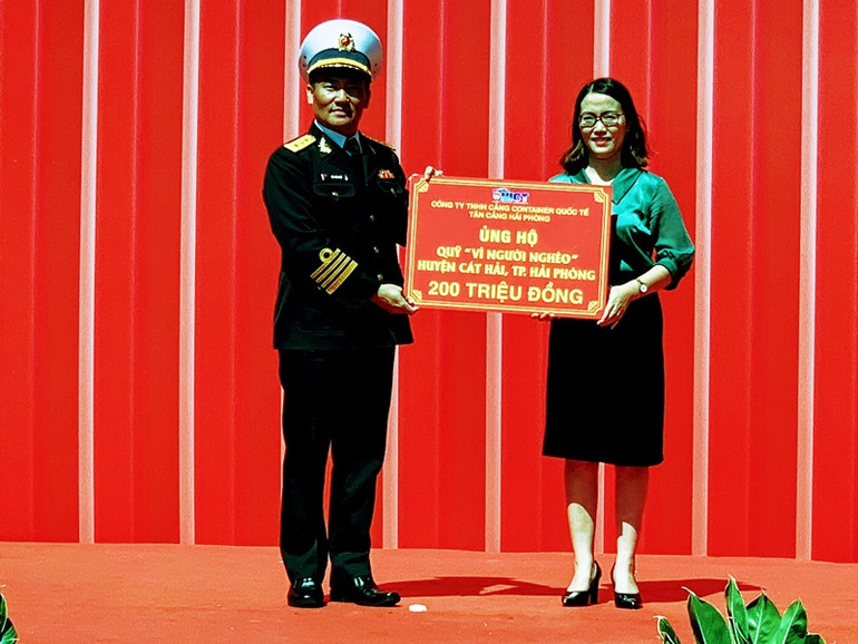 Ủng hộ người nghèo và đồng bào miền trung -0