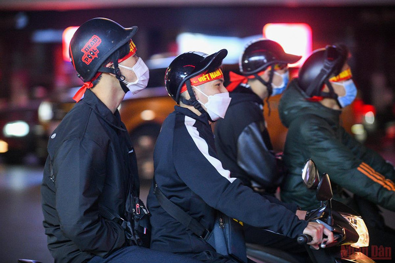 Không khí tại Bờ Hồ sau chiến thắng của đội tuyển Việt Nam trước đội tuyển Trung Quốc -0