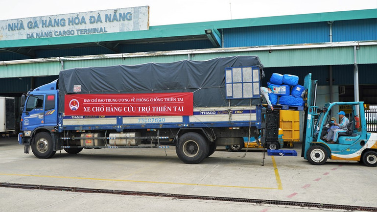 Nhiệm vụ số một hiện nay là tập trung cứu trợ người dân -0