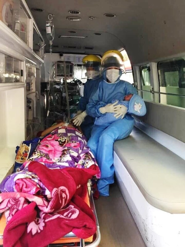 Những chiến sĩ áo trắng lặng thầm -0