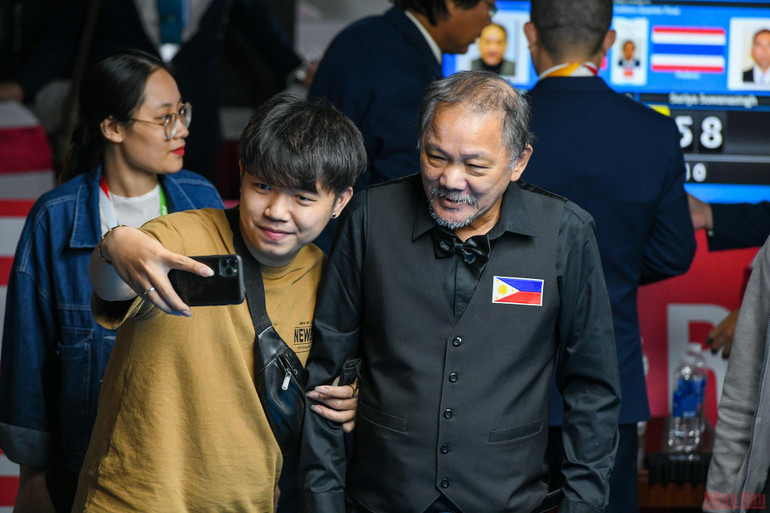  “Phù thuỷ” Effen Reyes “tạo sóng” tại nhà thi đấu Hà Đông -0