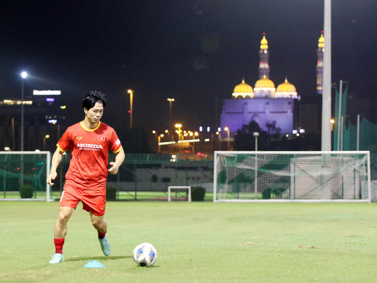 ĐT Việt Nam tập buổi đầu tiên tại Muscat, Oman -0