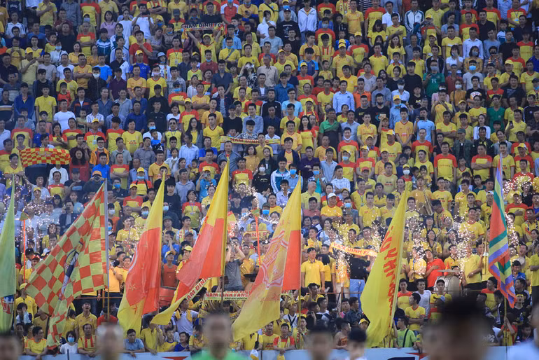 Cầu trường dậy sóng -0