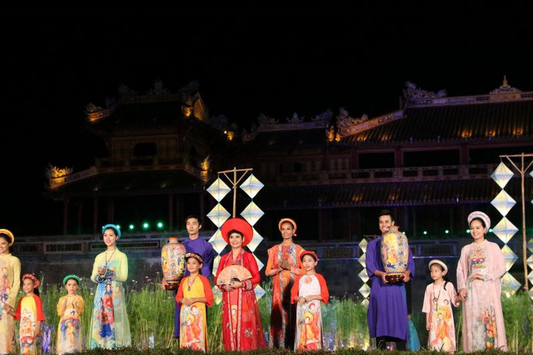 Thừa Thiên - Huế đẩy mạnh xây dựng thương hiệu “Kinh đô áo dài” -0