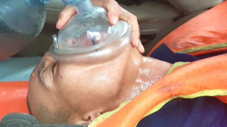 Tiếp tục cứu chín người mắc kẹt trên tàu Vietship 01 -0