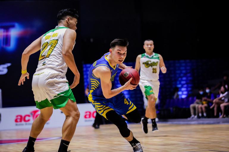 Vincent Nguyễn (Ho Chi Minh City Wings) hy vọng khán giả VBA sẽ tìm thấy động lực khi theo dõi các cầu thủ VBA cống hiến trên sân đấu. Chờ đợi bầu không khí “rực lửa” của VBA 2021 -0
