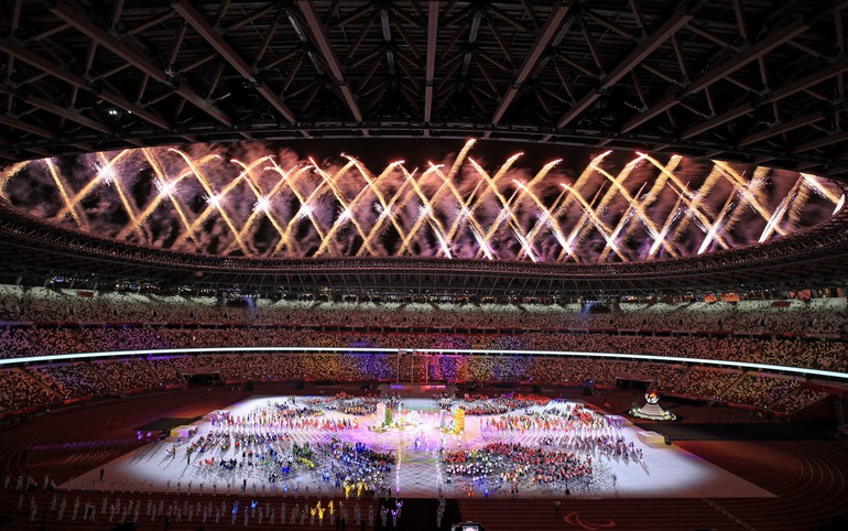 Rực rỡ sắc màu lễ bế mạc Paralympic Tokyo 2020 -0